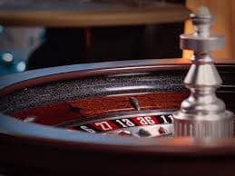 Meja poker langsung bandarjayatogel dengan dealer profesional dan pemain dari Jakarta